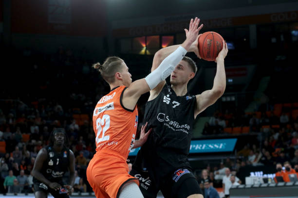 际赛事中以 际赛事中以